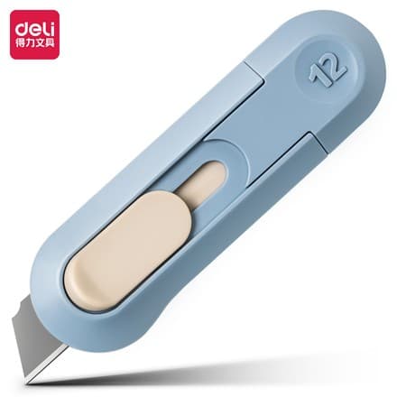 DELI NS065 мини‑резак – 80 мм, ABS корпус, сталь SK5, автоматический возврат + тупой наконечник, зелёный – для офиса, школы, дома